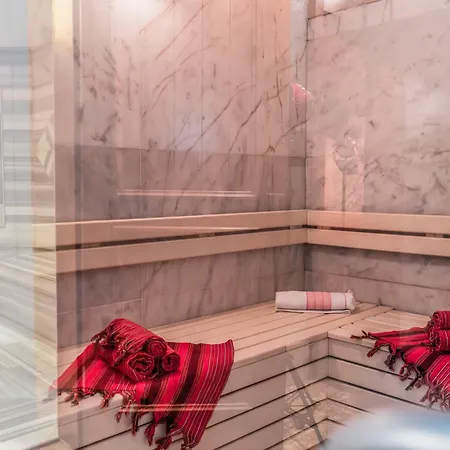 Hotell Royal Wings 5*